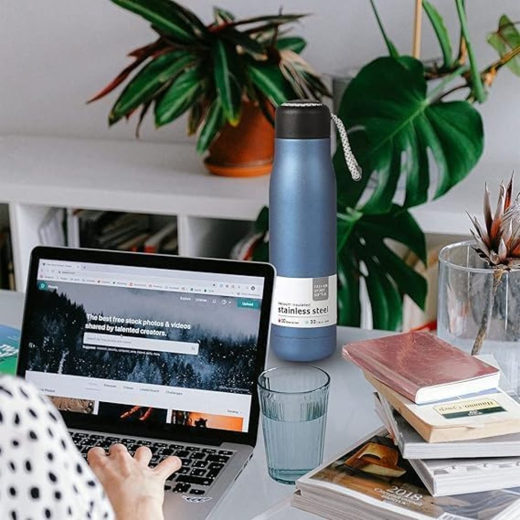 Stainless Steel Vacuum Insulated Water Bottle – 500ml Hot & Cold Flask